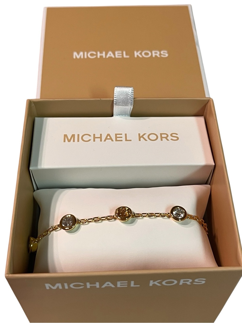 New Michael Kors gold-tone bezel-set crystal station link bracelet
Box included - Picture 2 of 8